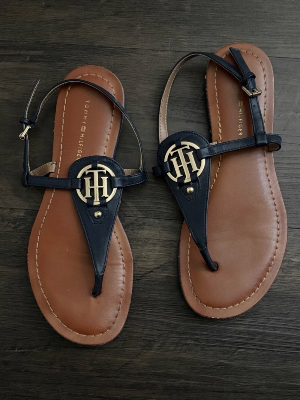 Tommy Hilfiger Womens Thong Sandal Navy Blue w/ gold logo size 6M